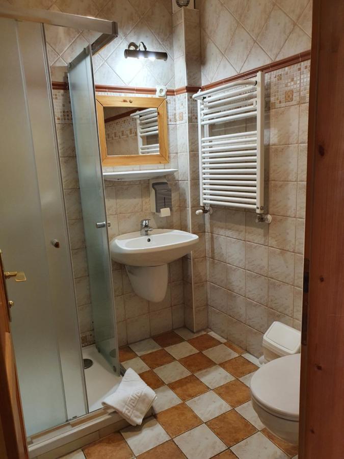 Bozi Rozi Panzio Hotel Fertoboz ภายนอก รูปภาพ