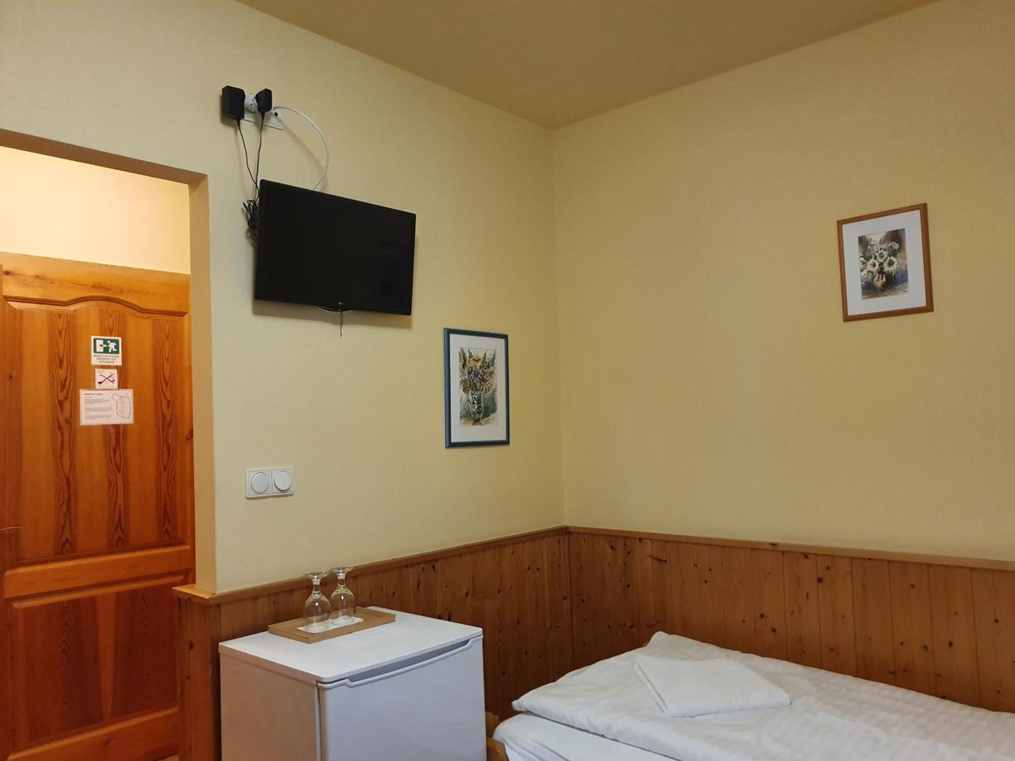 Bozi Rozi Panzio Hotel Fertoboz ห้อง รูปภาพ